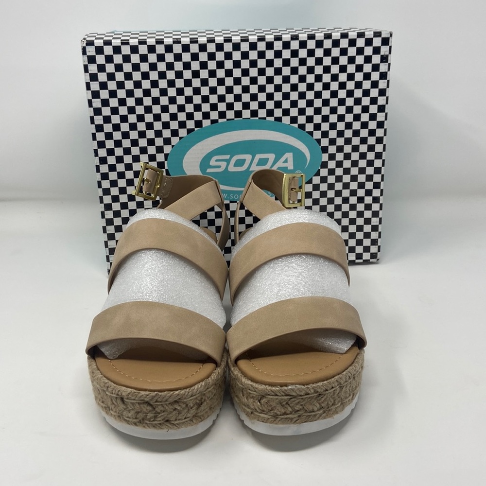 Women’s platform shoes (NIB)